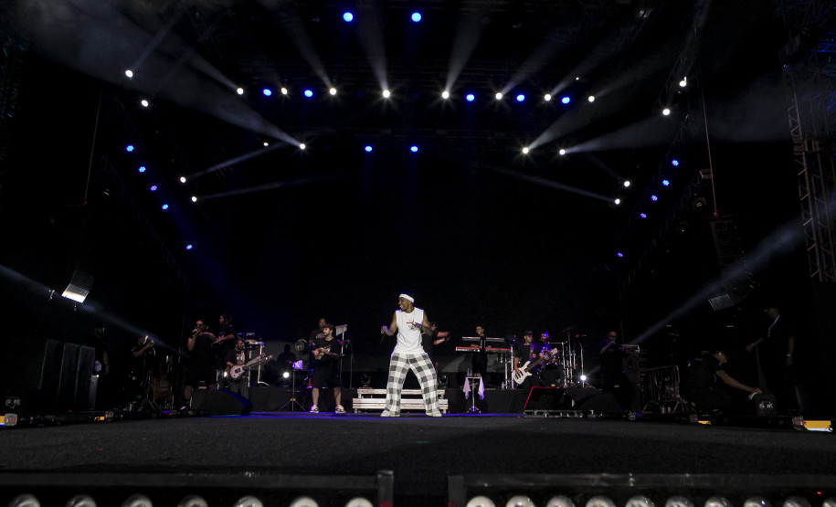 Atitude 67 e Kamisa 10 fazem noite de pagode em dose dupla em Pontal do Paraná