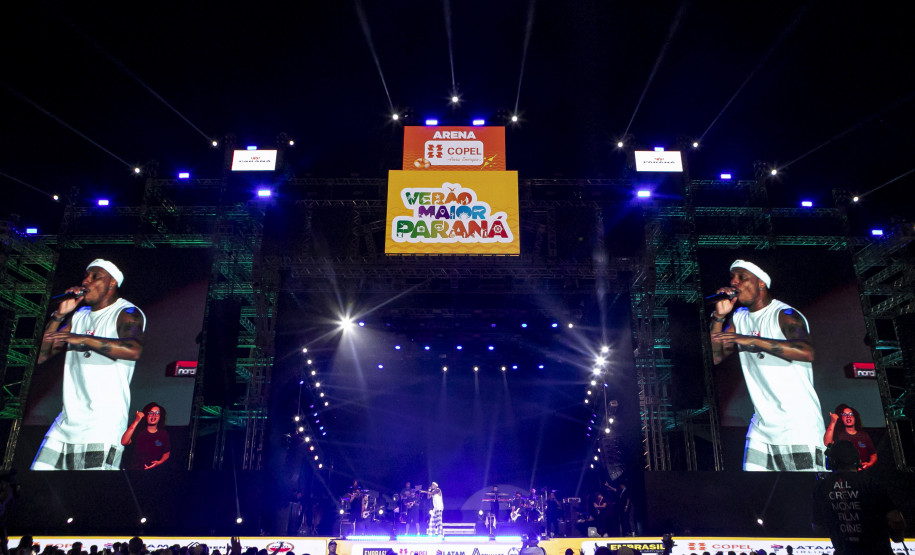 Atitude 67 e Kamisa 10 fazem noite de pagode em dose dupla em Pontal do Paraná