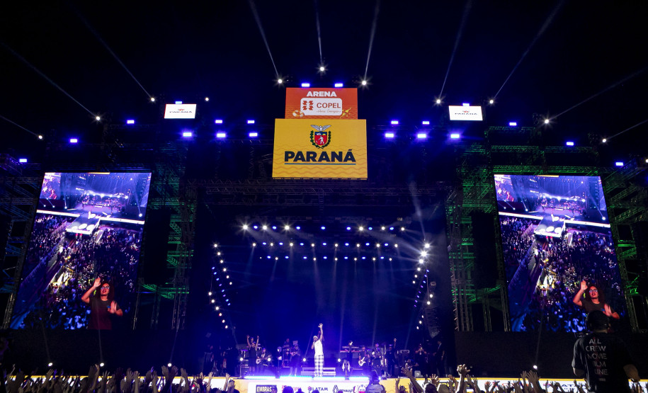 Atitude 67 e Kamisa 10 fazem noite de pagode em dose dupla em Pontal do Paraná