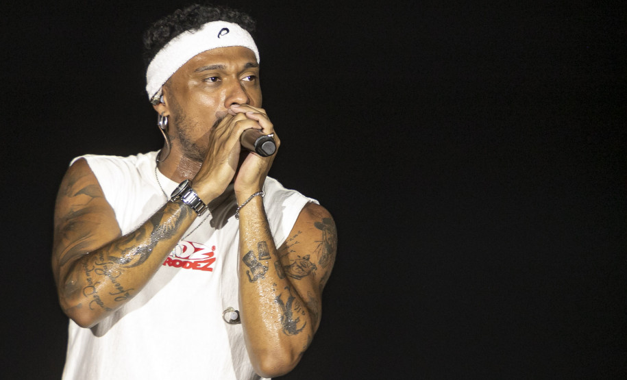 Atitude 67 e Kamisa 10 fazem noite de pagode em dose dupla em Pontal do Paraná