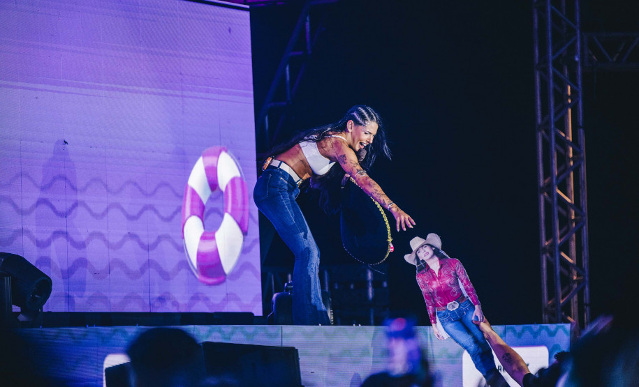 Ana Castela confirma status de fenômeno diante de 228 mil pessoas no Verão Maior Paraná