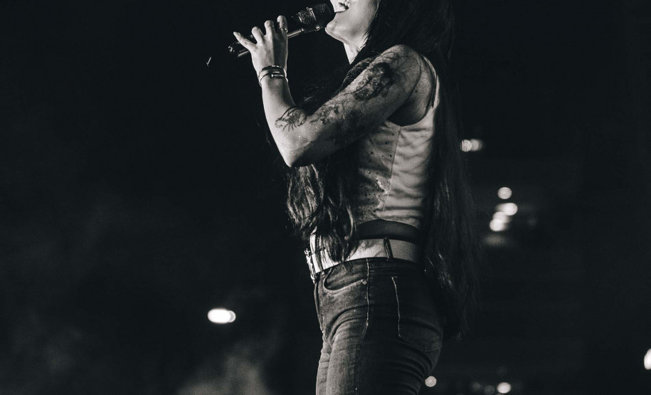 Ana Castela confirma status de fenômeno diante de 228 mil pessoas no Verão Maior Paraná