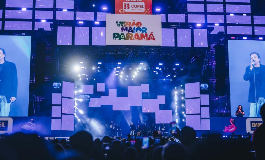 Fábio Jr. celebra o romantismo com show para 144 mil pessoas em Matinhos