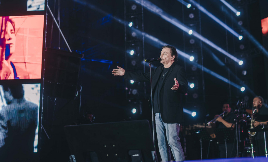 Fábio Jr. celebra o romantismo com show para 144 mil pessoas em Matinhos