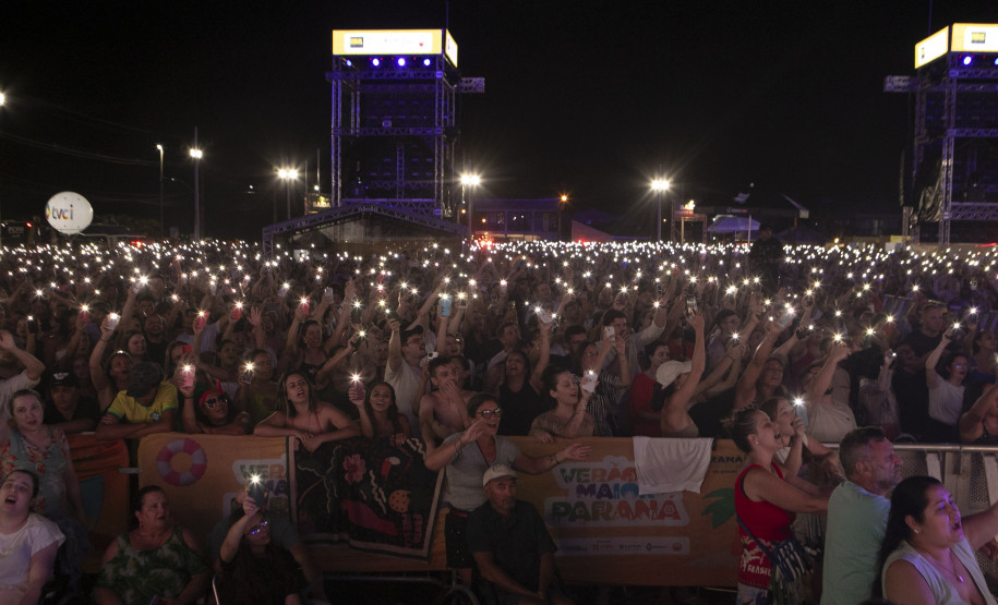 Atitude 67 e Kamisa 10 fazem noite de pagode em dose dupla em Pontal do Paraná