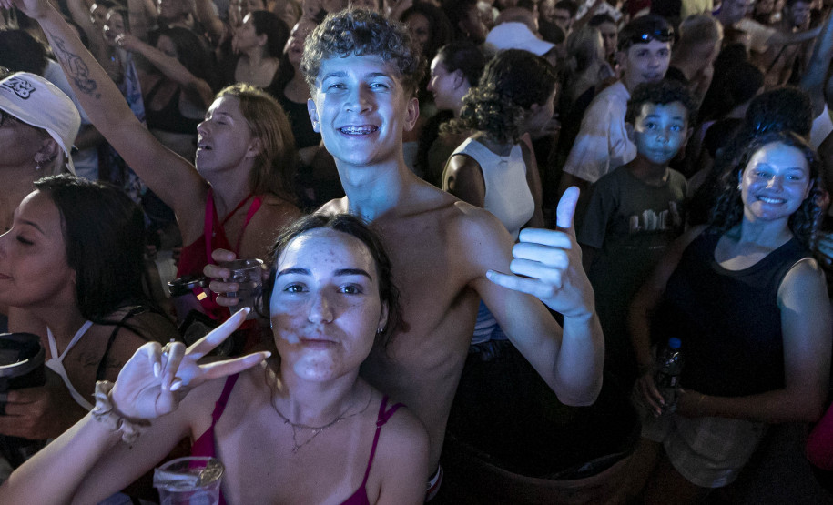 Atitude 67 e Kamisa 10 fazem noite de pagode em dose dupla em Pontal do Paraná