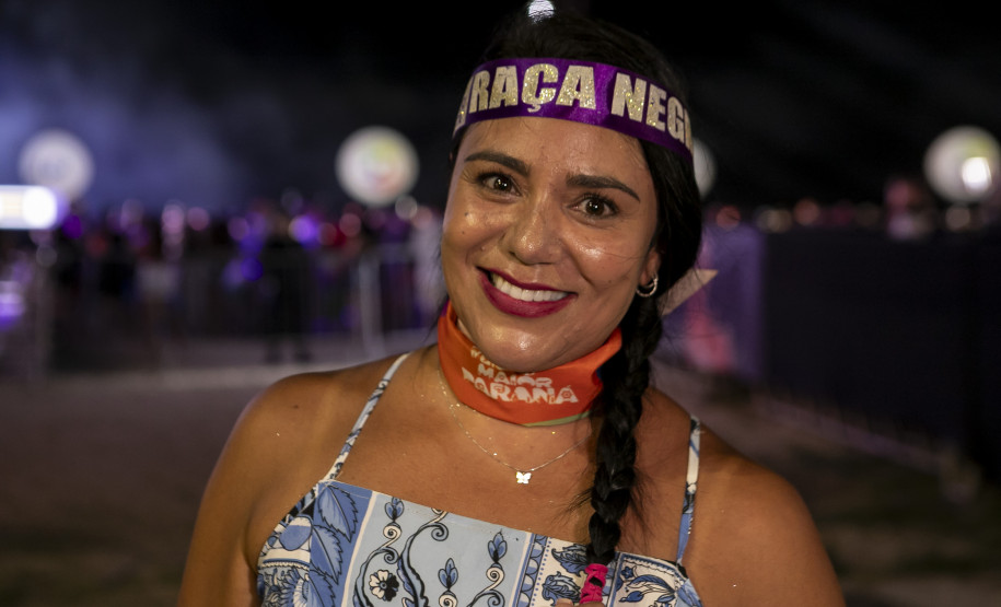 Raça Negra supera público de 2 anos atrás e canta para coral de 118 mil pessoas em Matinhos