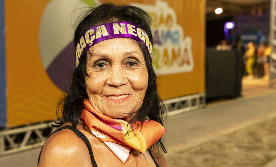 Raça Negra supera público de 2 anos atrás e canta para coral de 118 mil pessoas em Matinhos