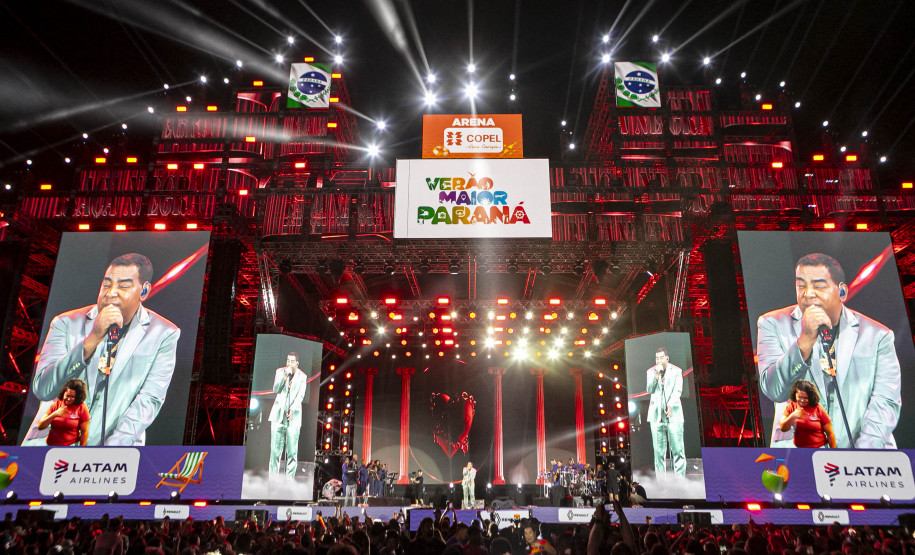 Raça Negra supera público de 2 anos atrás e canta para coral de 118 mil pessoas em Matinhos