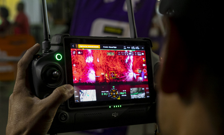 Raça Negra supera público de 2 anos atrás e canta para coral de 118 mil pessoas em Matinhos