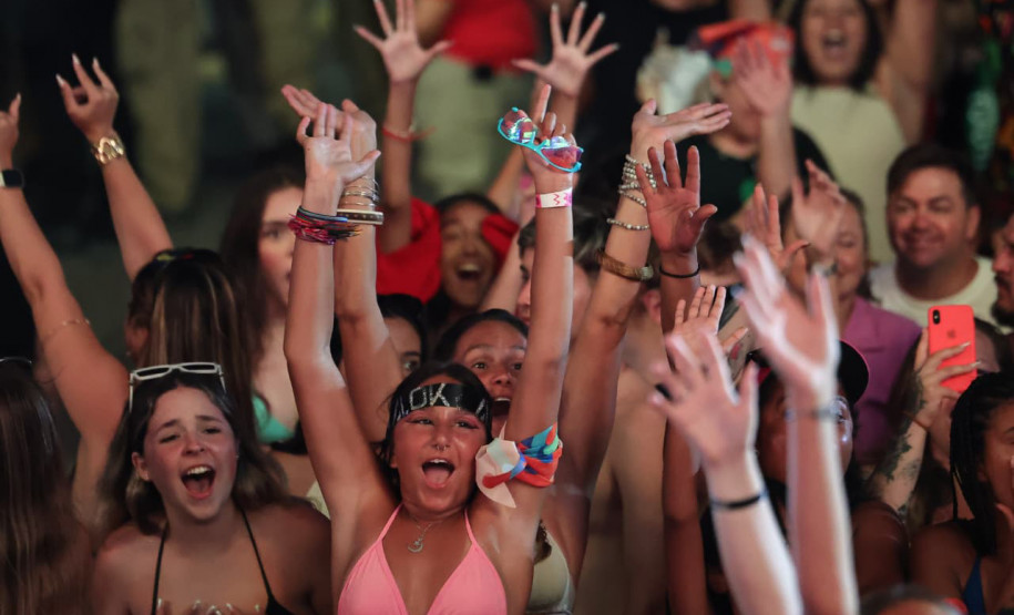 Drones, luzes e recorde de público: show de Alok leva 338 mil pessoas ao Verão Maior