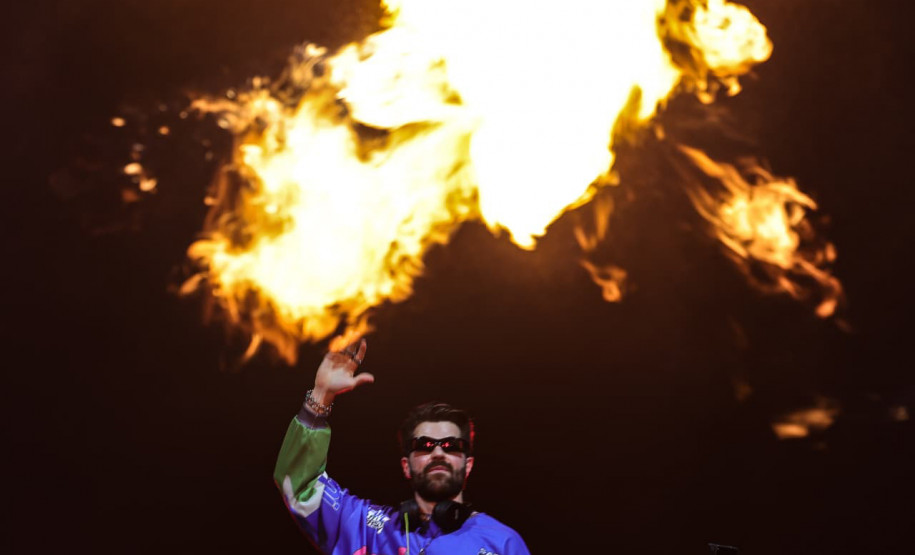 Drones, luzes e recorde de público: show de Alok leva 338 mil pessoas ao Verão Maior