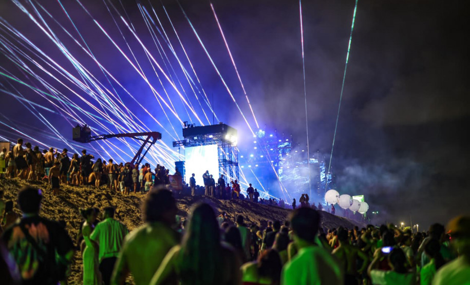 Drones, luzes e recorde de público: show de Alok leva 338 mil pessoas ao Verão Maior