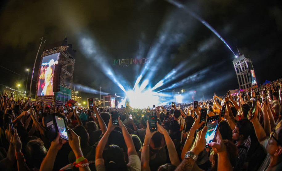 Drones, luzes e recorde de público: show de Alok leva 338 mil pessoas ao Verão Maior