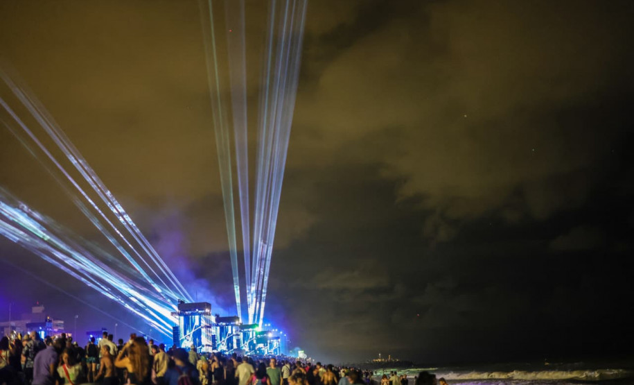 Drones, luzes e recorde de público: show de Alok leva 338 mil pessoas ao Verão Maior