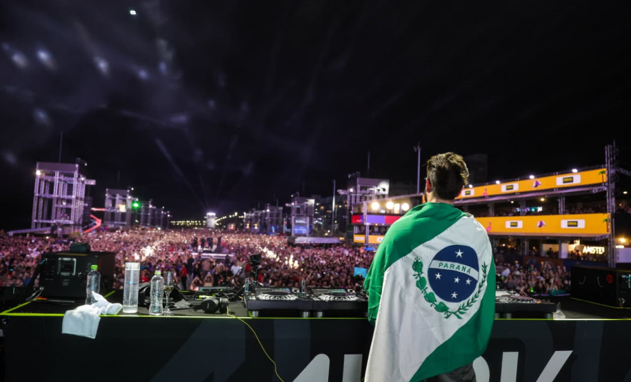 Drones, luzes e recorde de público: show de Alok leva 338 mil pessoas ao Verão Maior