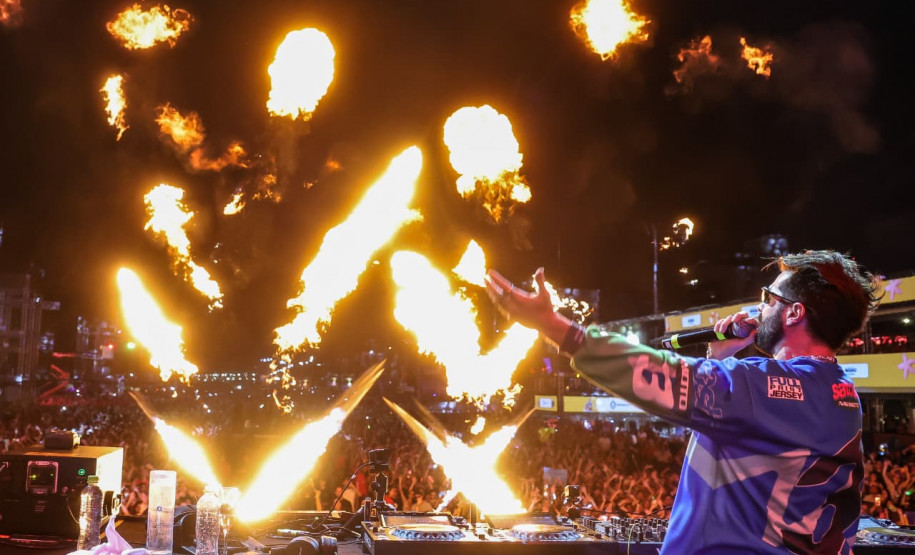 Drones, luzes e recorde de público: show de Alok leva 338 mil pessoas ao Verão Maior