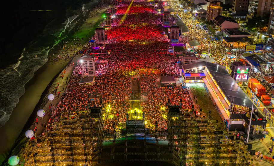 Drones, luzes e recorde de público: show de Alok leva 338 mil pessoas ao Verão Maior