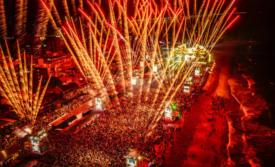 Drones, luzes e recorde de público: show de Alok leva 338 mil pessoas ao Verão Maior