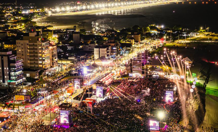 Drones, luzes e recorde de público: show de Alok leva 338 mil pessoas ao Verão Maior