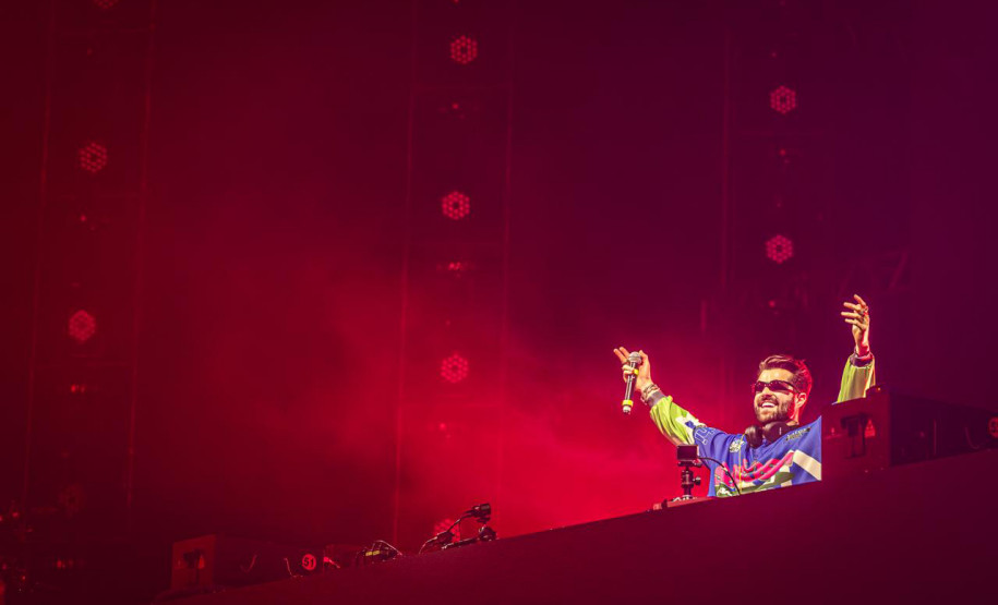 Drones, luzes e recorde de público: show de Alok leva 338 mil pessoas ao Verão Maior
