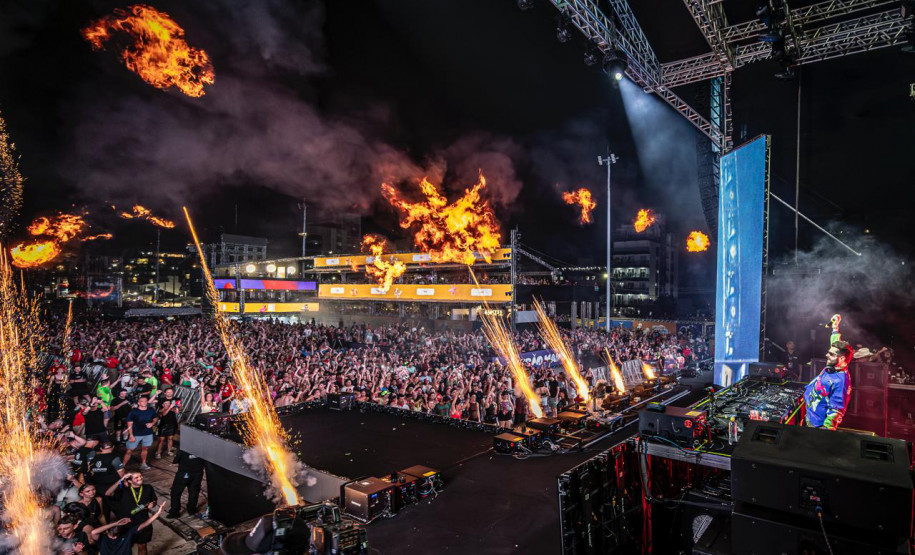 Drones, luzes e recorde de público: show de Alok leva 338 mil pessoas ao Verão Maior