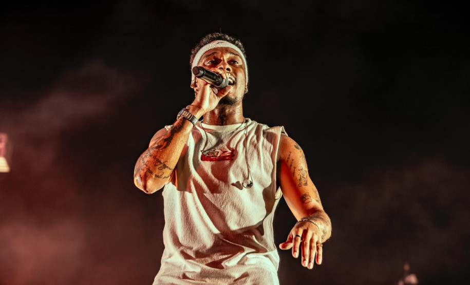 Atitude 67 e Kamisa 10 fazem noite de pagode em dose dupla em Pontal do Paraná