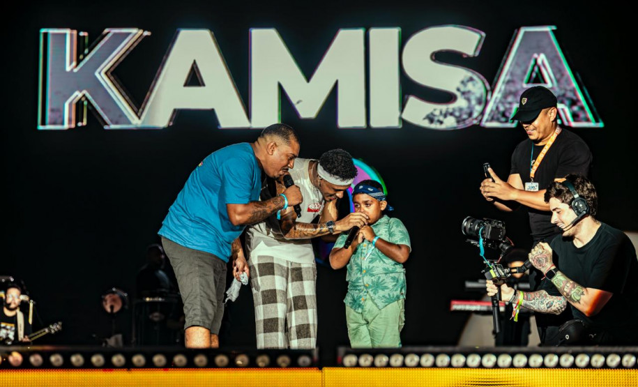 Atitude 67 e Kamisa 10 fazem noite de pagode em dose dupla em Pontal do Paraná