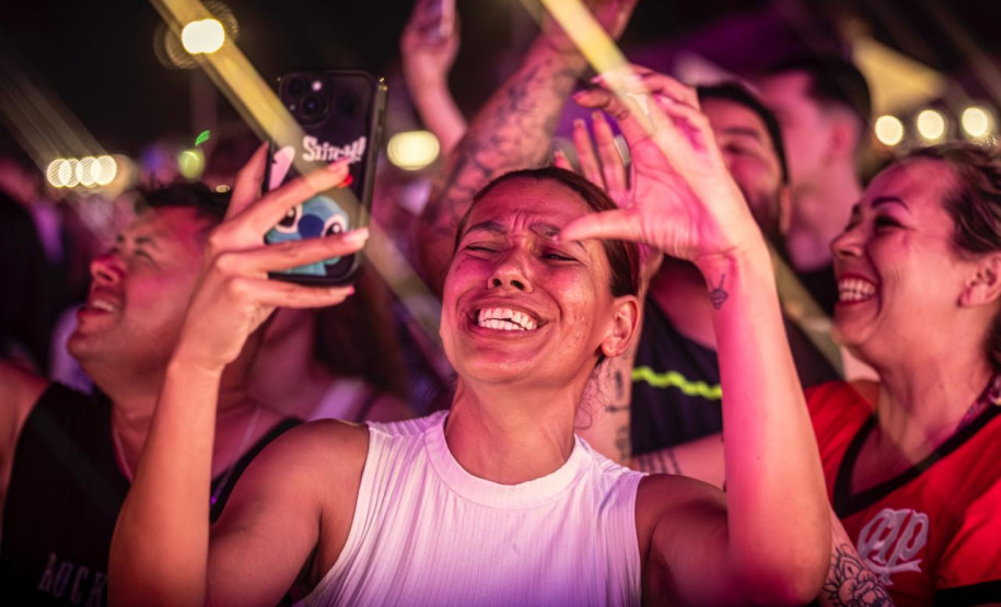 Atitude 67 e Kamisa 10 fazem noite de pagode em dose dupla em Pontal do Paraná