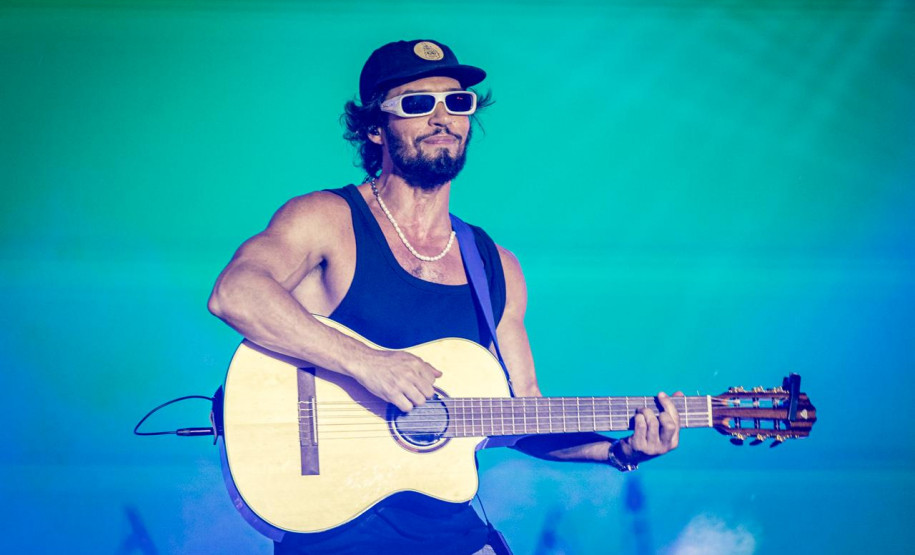 Atitude 67 e Kamisa 10 fazem noite de pagode em dose dupla em Pontal do Paraná