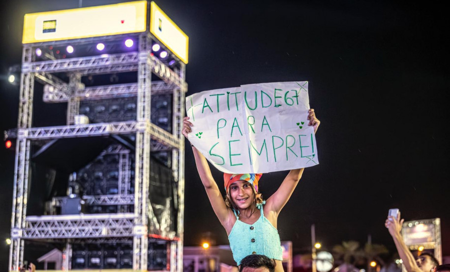 Atitude 67 e Kamisa 10 fazem noite de pagode em dose dupla em Pontal do Paraná