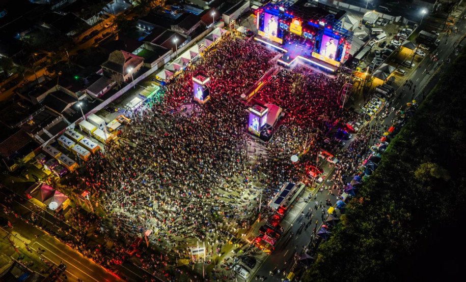 Atitude 67 e Kamisa 10 fazem noite de pagode em dose dupla em Pontal do Paraná