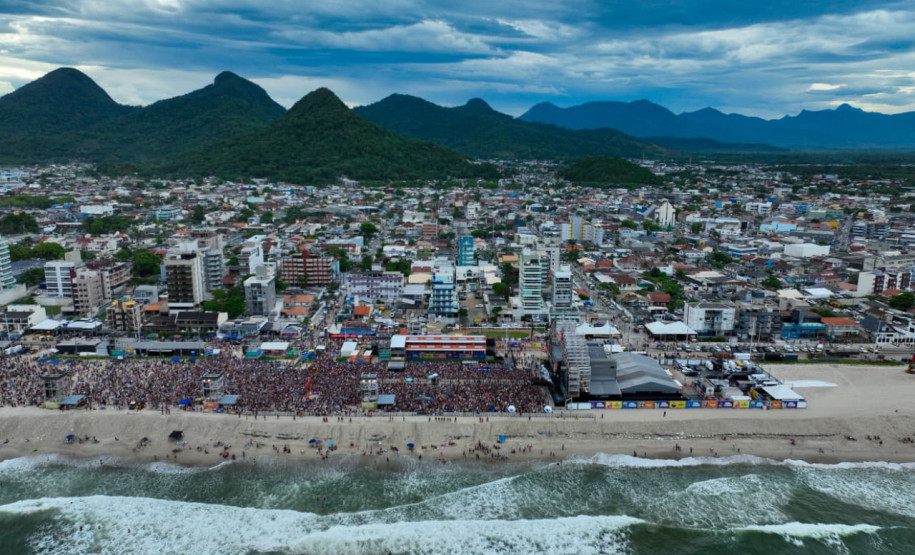 Pagode de Belo e Jeito Moleque encerra primeiro fim de semana de shows do Verão Maior