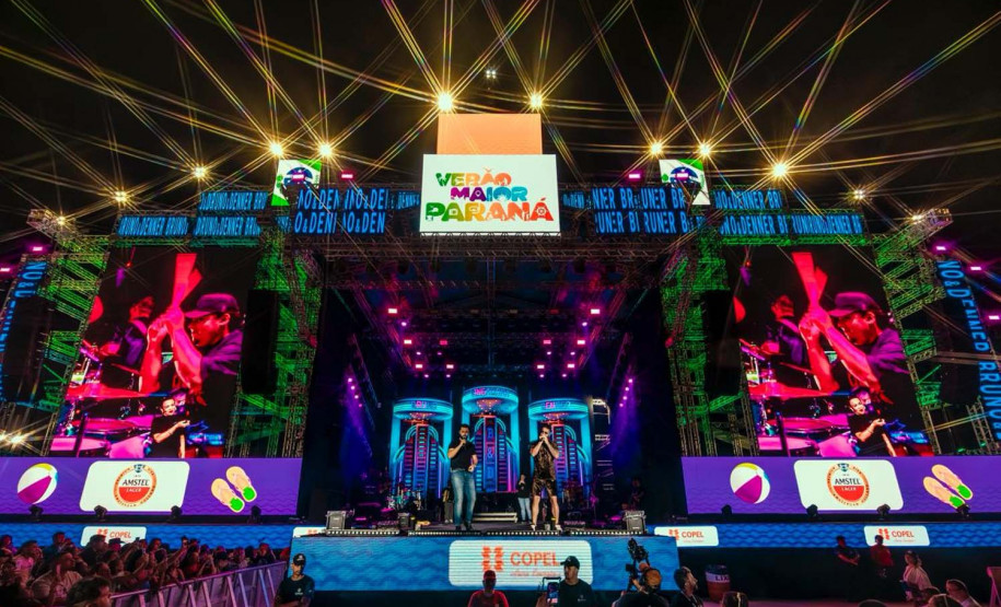 Bruno & Denner e Israel & Rodolffo fazem balada sertaneja para 32 mil pessoas em Pontal do Paraná