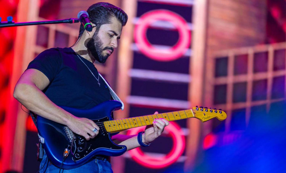 Bruno & Denner e Israel & Rodolffo fazem balada sertaneja para 32 mil pessoas em Pontal do Paraná