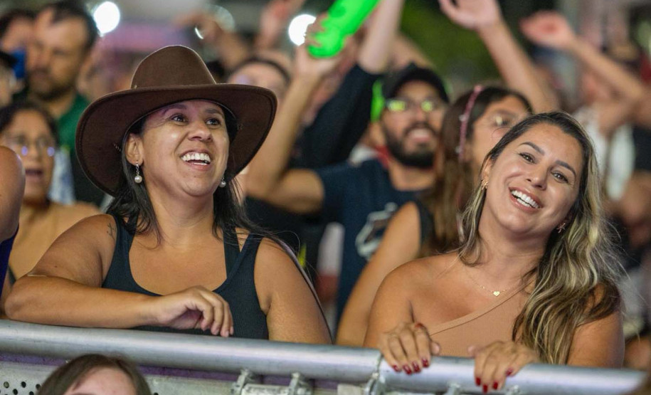 Bruno & Denner e Israel & Rodolffo fazem balada sertaneja para 32 mil pessoas em Pontal do Paraná