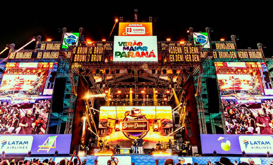 Bruno & Denner e Israel & Rodolffo fazem balada sertaneja para 32 mil pessoas em Pontal do Paraná