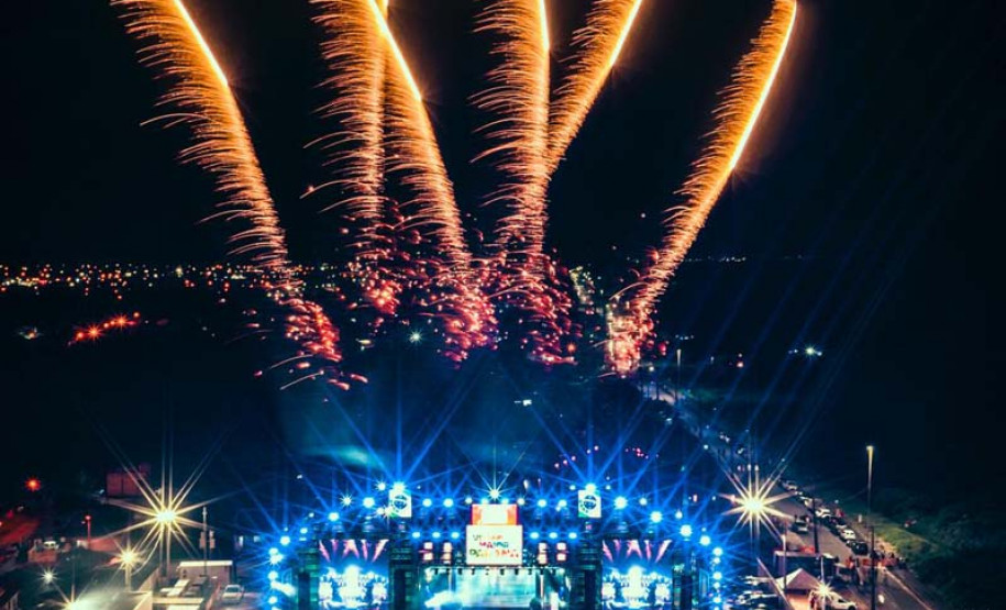 Bruno & Denner e Israel & Rodolffo fazem balada sertaneja para 32 mil pessoas em Pontal do Paraná