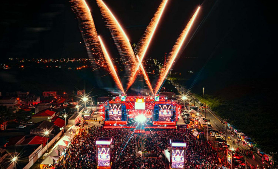 Bruno & Denner e Israel & Rodolffo fazem balada sertaneja para 32 mil pessoas em Pontal do Paraná