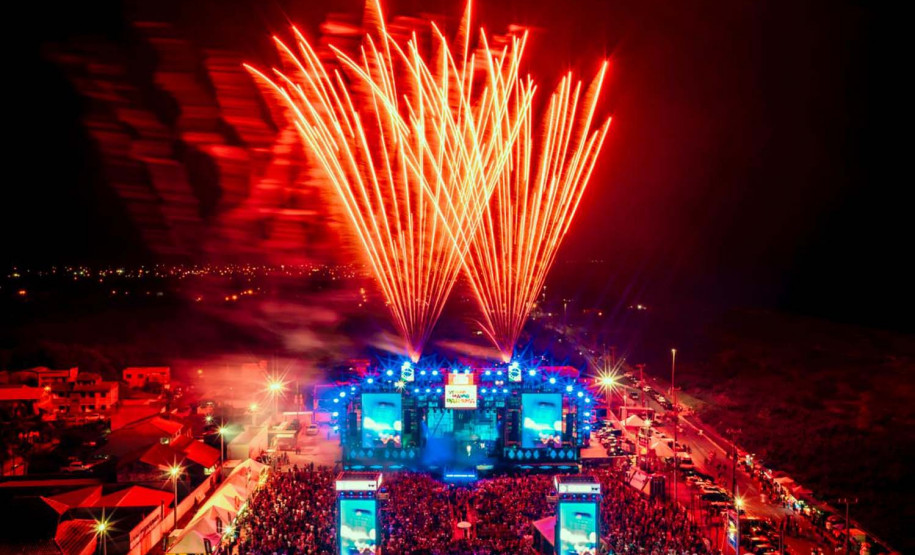 Bruno & Denner e Israel & Rodolffo fazem balada sertaneja para 32 mil pessoas em Pontal do Paraná