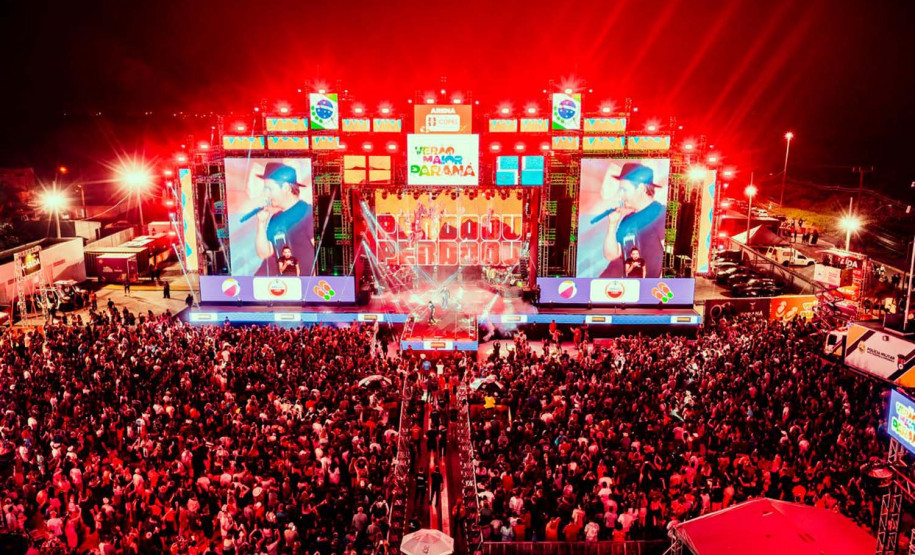 Bruno & Denner e Israel & Rodolffo fazem balada sertaneja para 32 mil pessoas em Pontal do Paraná