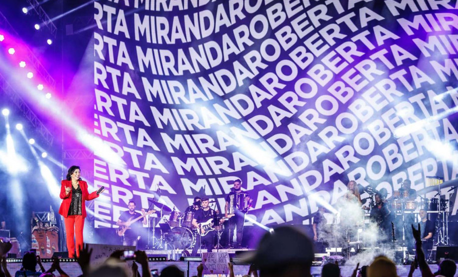 Roberta Miranda e Raça Negra transformam Pontal do Paraná em palco de grandes emoções