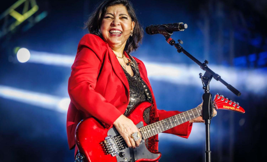 Roberta Miranda e Raça Negra transformam Pontal do Paraná em palco de grandes emoções