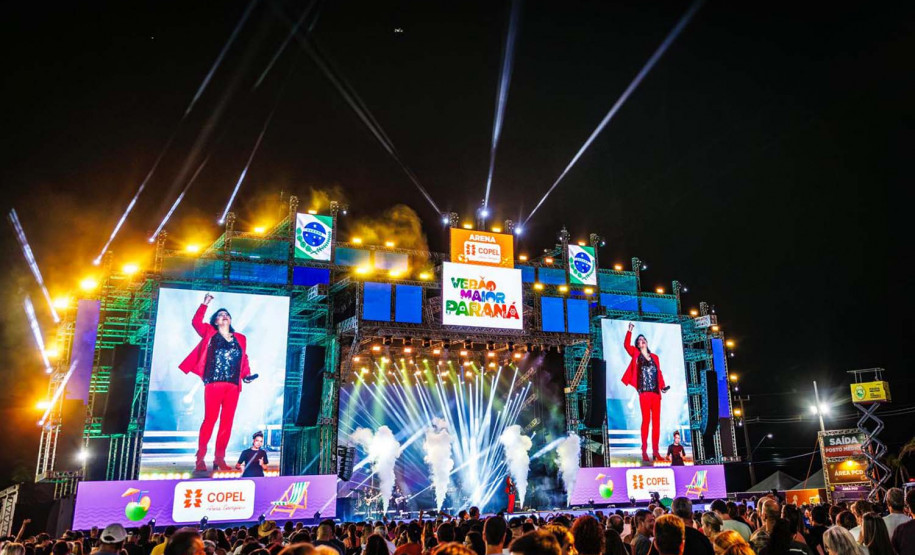 Roberta Miranda e Raça Negra transformam Pontal do Paraná em palco de grandes emoções
