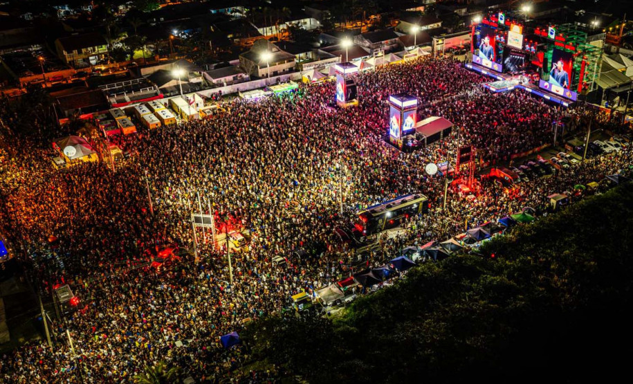 Roberta Miranda e Raça Negra transformam Pontal do Paraná em palco de grandes emoções