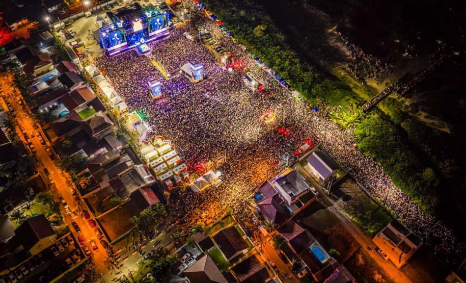 Roberta Miranda e Raça Negra transformam Pontal do Paraná em palco de grandes emoções