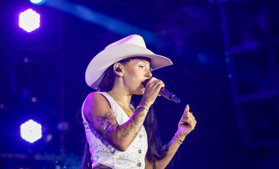 Ana Castela confirma status de fenômeno diante de 228 mil pessoas no Verão Maior Paraná