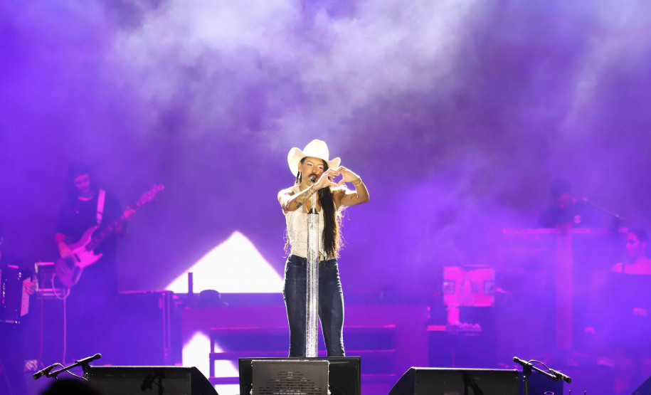 Ana Castela confirma status de fenômeno diante de 228 mil pessoas no Verão Maior Paraná