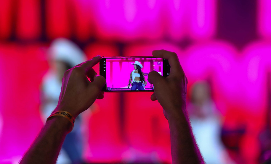 Ana Castela confirma status de fenômeno diante de 228 mil pessoas no Verão Maior Paraná