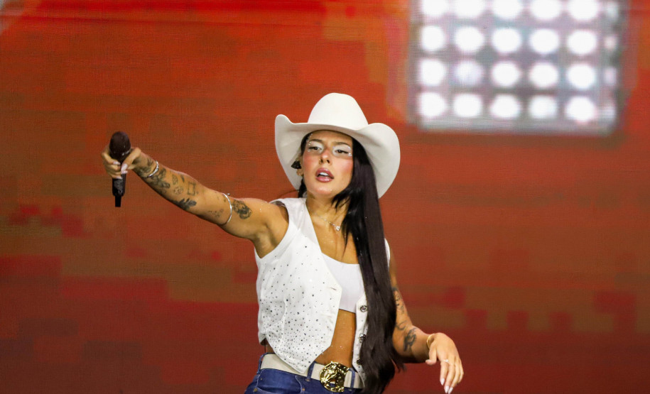 Ana Castela confirma status de fenômeno diante de 228 mil pessoas no Verão Maior Paraná